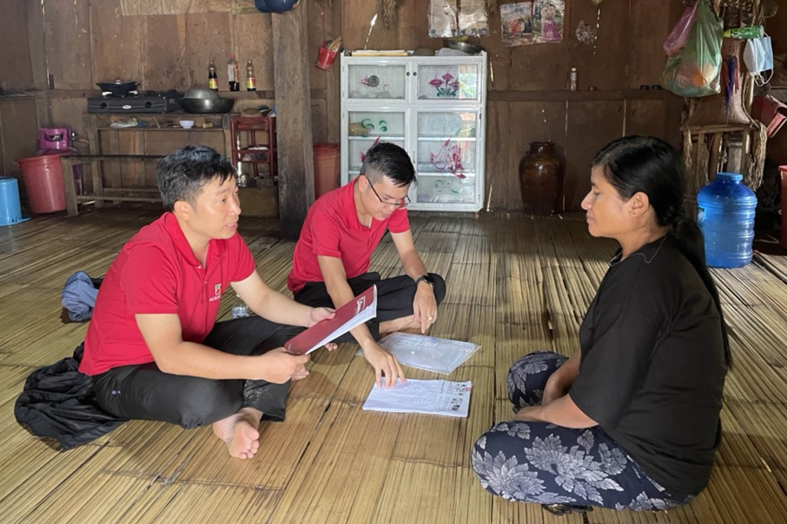 Tài chính toàn diện "gõ cửa" từng hộ dân, mở lối thoát nghèo bền vững