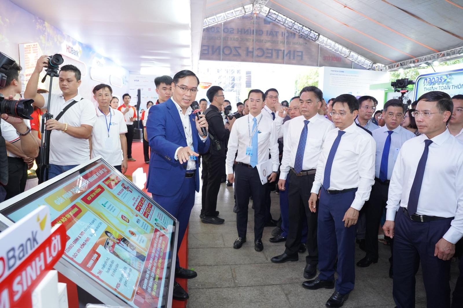HDBank tại Ngày Tài chính số 2026: Chạm công nghệ, gửi “Lời cho tương lai” HDBank tại Ngày Tài chính số 2026: Chạm công nghệ, gửi “Lời cho tương lai”