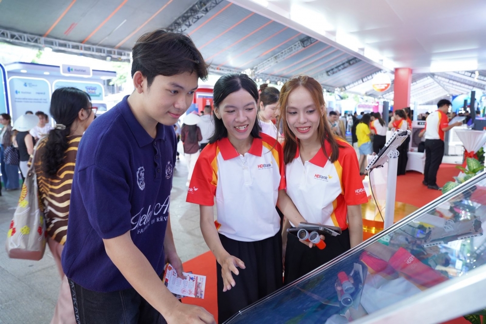 HDBank tại Ngày Tài chính số 2026: Chạm công nghệ, gửi “Lời cho tương lai” HDBank tại Ngày Tài chính số 2026: Chạm công nghệ, gửi “Lời cho tương lai”