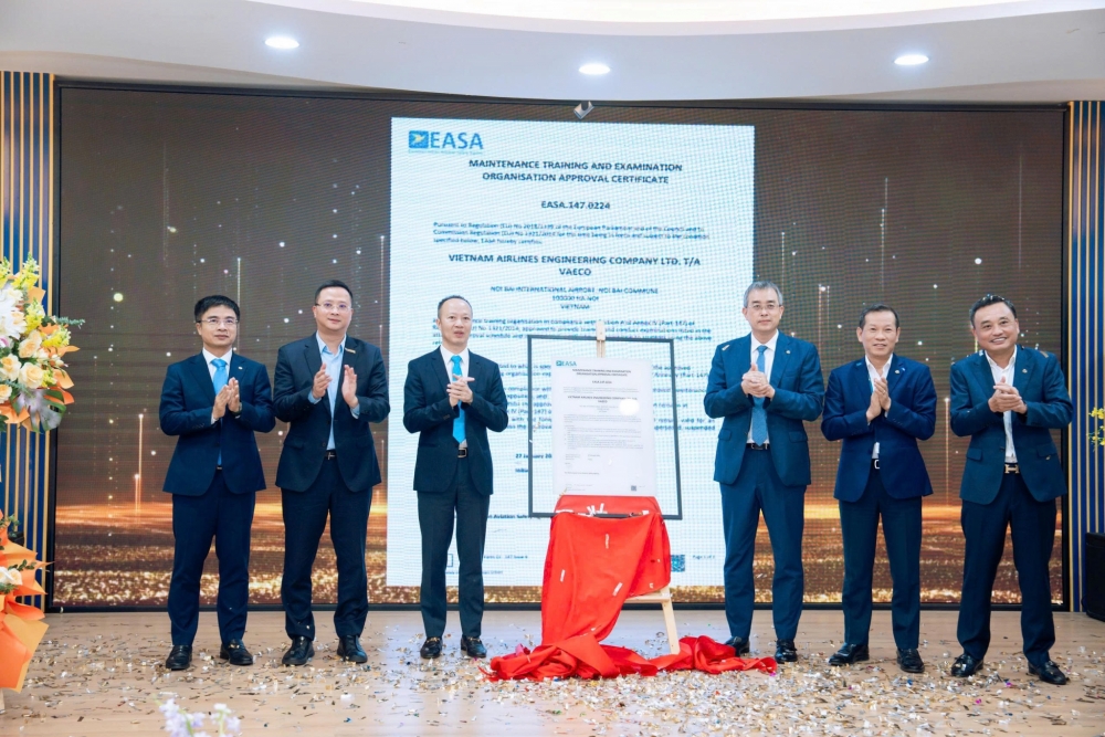 Lãnh đạo Cục Hàng không Việt Nam, Tổng Công ty Hàng không Việt Nam và Công ty TNHH Kỹ thuật Máy bay (Vaeco) tại Lễ đón nhận Chứng chỉ Tổ chức đào tạo EASA 147.