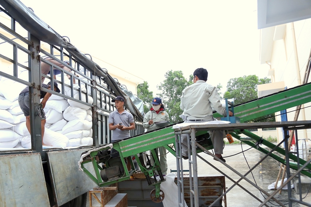 Kịp thời xuất, nhập lương thực và vật tư, thiết bị dự trữ quốc gia