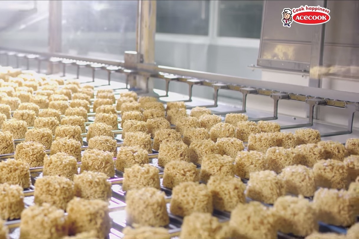 Có gì bên trong quy trình sản xuất mì ăn liền tại Acecook Việt Nam?