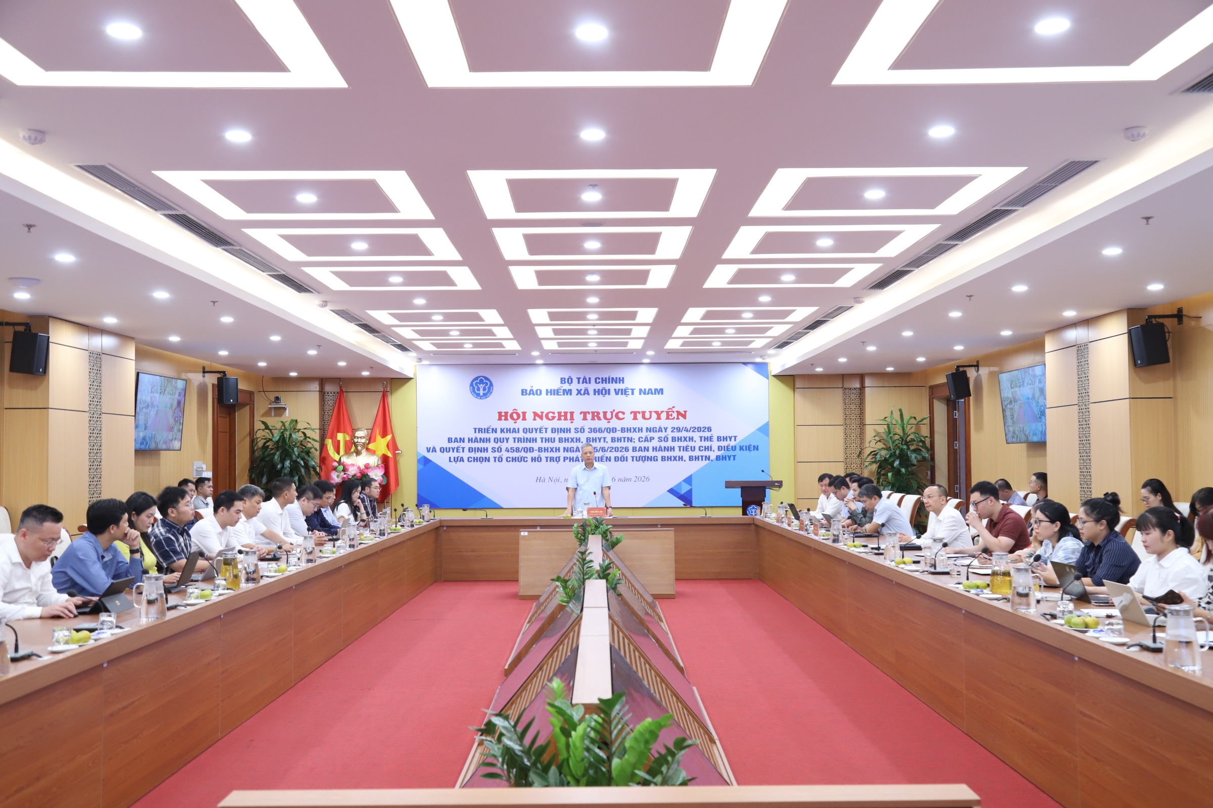 Tập trung triển khai tốt các quy định mới về thu bảo hiểm xã hội, bảo hiểm y tế
