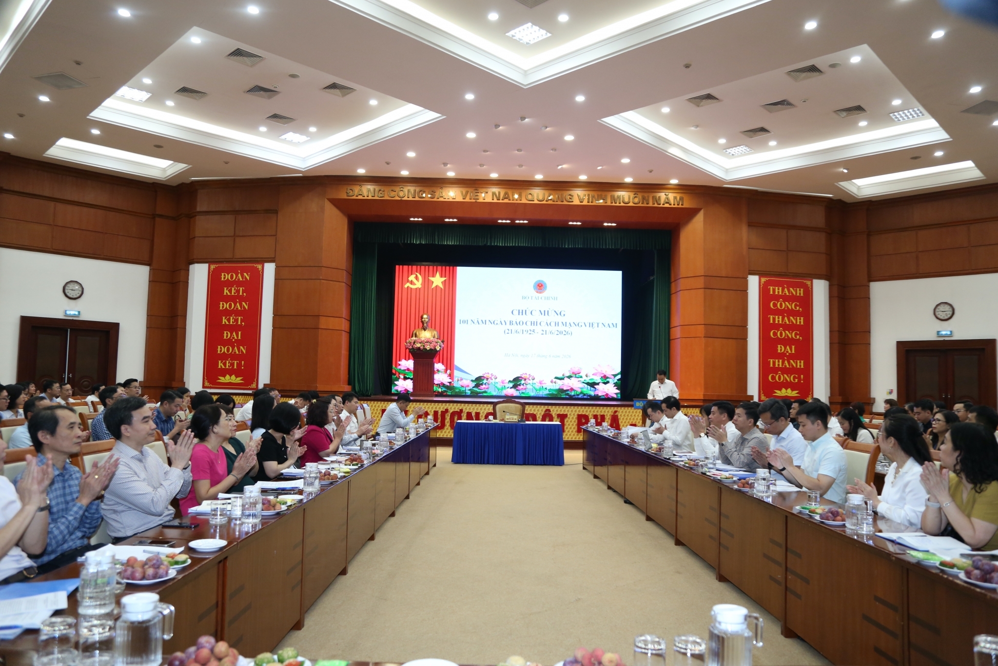 Bộ Tài chính: Kiên định mục tiêu tăng trưởng 2 con số trong năm 2026