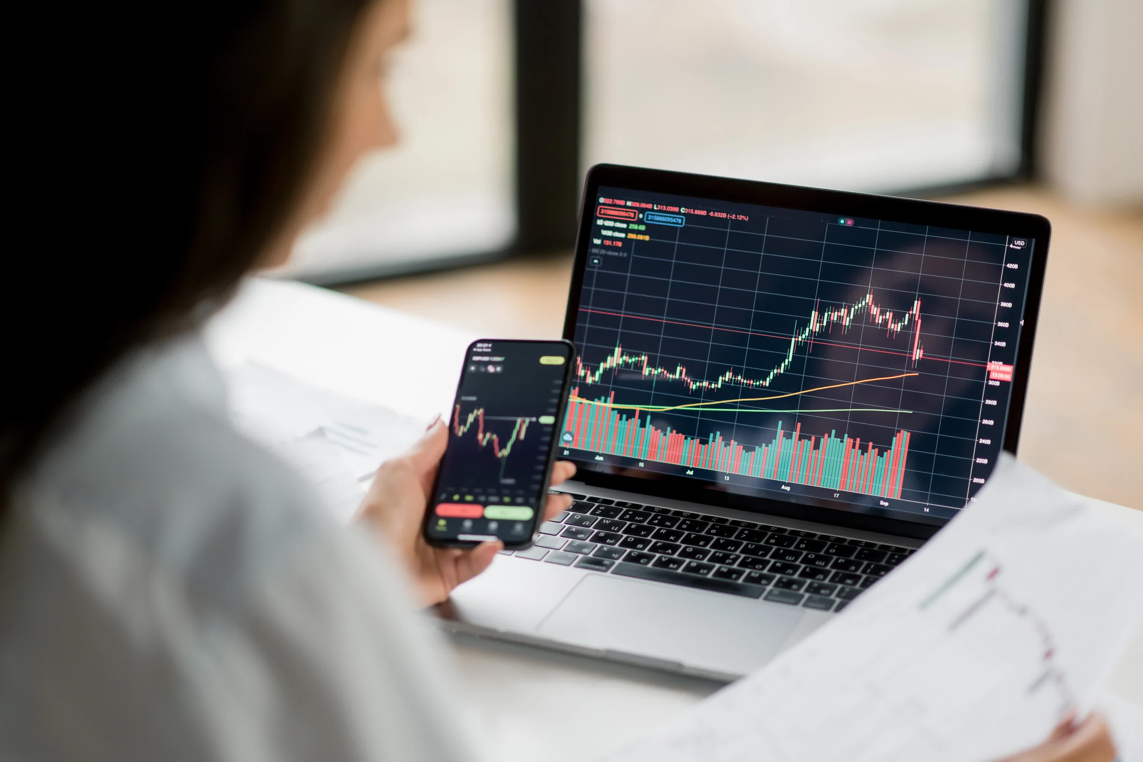 Chứng khoán phiên 17/6: Midcap bứt tốc, VN-Index chờ vượt ngưỡng cản