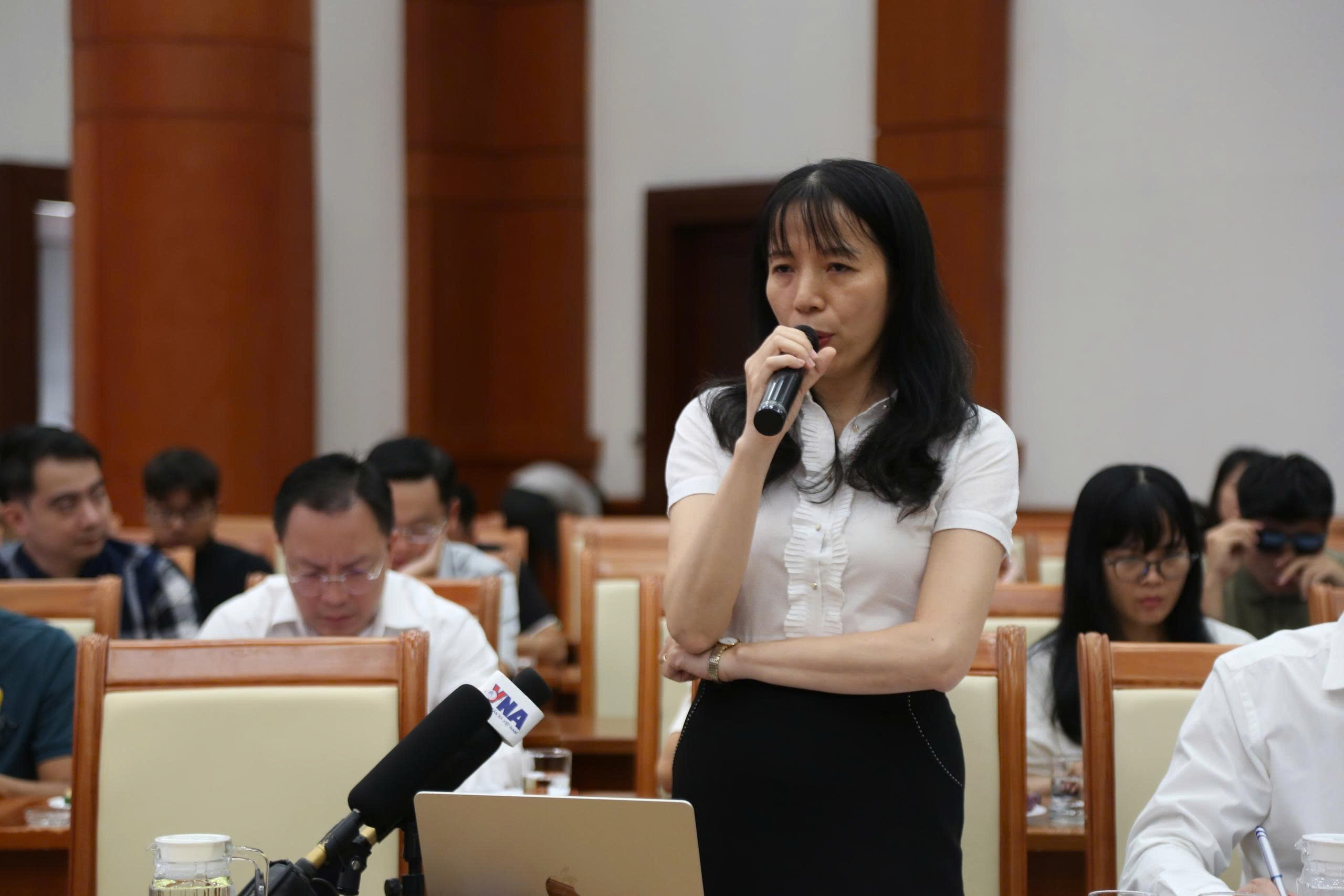 Xây dựng các giải pháp phát triển thị trường chứng khoán và nâng cao chất lượng dòng vốn FDI Xây dựng các giải pháp phát triển thị trường chứng khoán và nâng cao chất lượng dòng vốn FDI