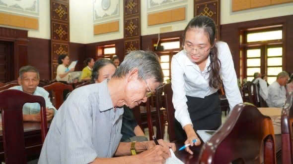 Số người nhận chế độ bảo hiểm xã hội qua tài khoản tăng mạnh