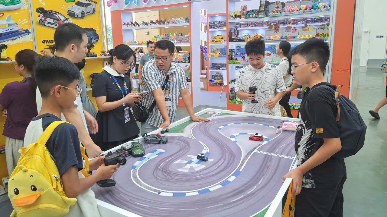 Khai mạc triển lãm quốc tế về đồ chơi trẻ em