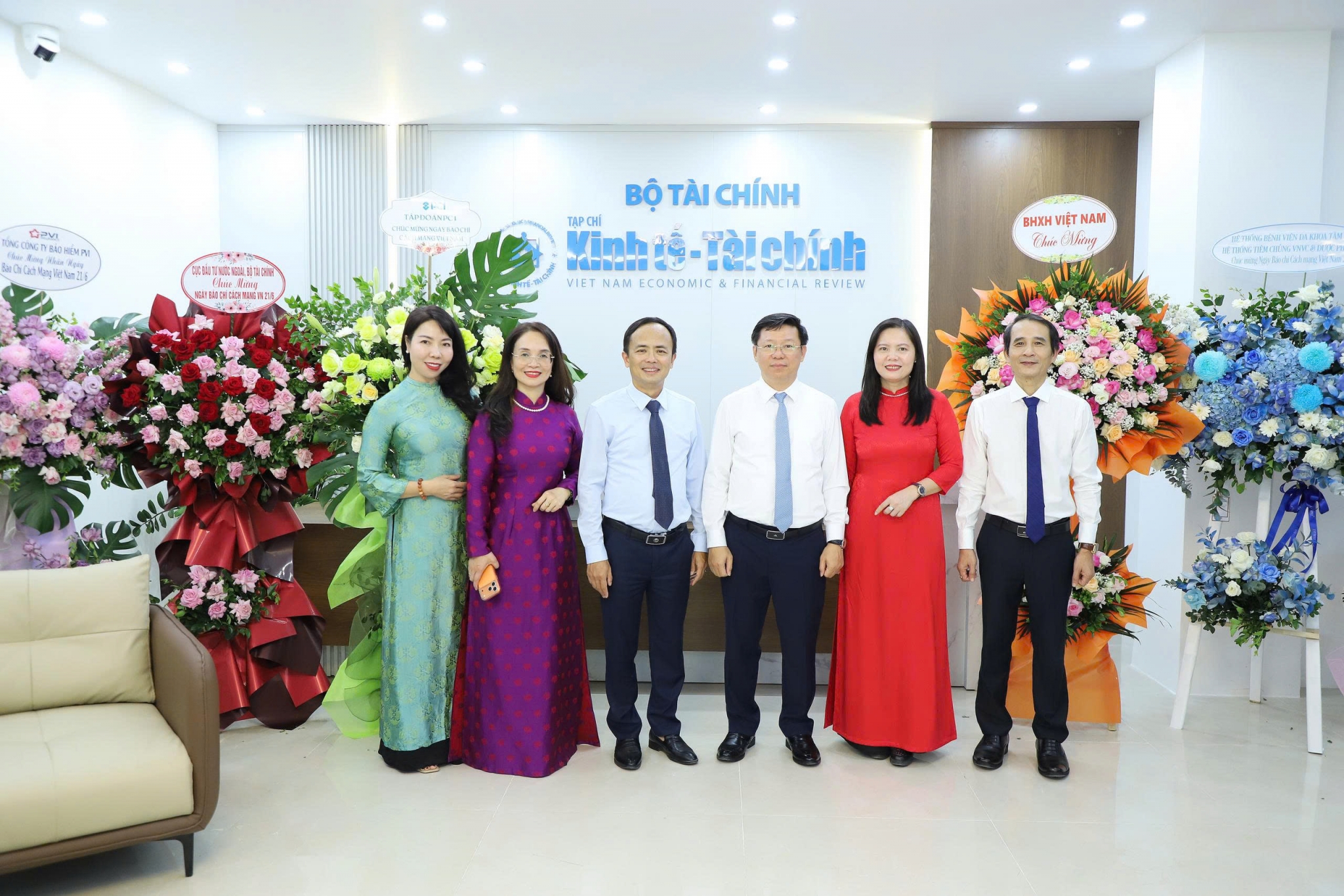Phó Trưởng Ban Tuyên giáo và Dân vận Trung ương Trần Thanh Lâm thăm, chúc mừng Tạp chí Kinh tế - Tài chính Phó Trưởng Ban Tuyên giáo và Dân vận Trung ương Trần Thanh Lâm thăm, chúc mừng Tạp chí Kinh tế - Tài chính