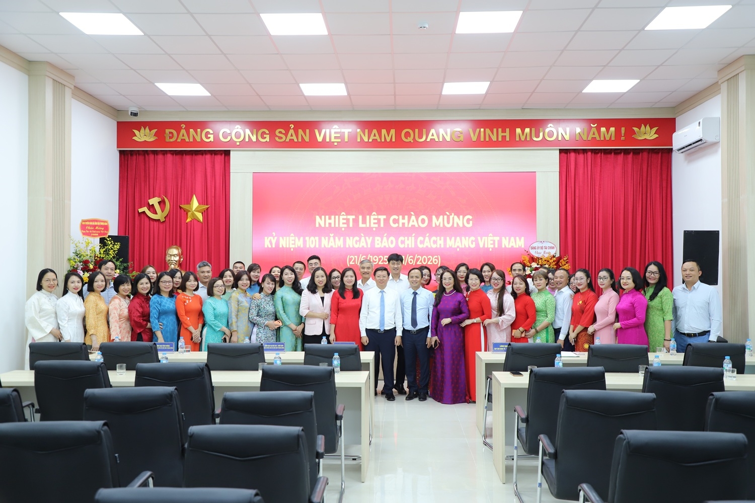 Phó Trưởng Ban Tuyên giáo và Dân vận Trung ương Trần Thanh Lâm thăm, chúc mừng Tạp chí Kinh tế - Tài chính Phó Trưởng Ban Tuyên giáo và Dân vận Trung ương Trần Thanh Lâm thăm, chúc mừng Tạp chí Kinh tế - Tài chính