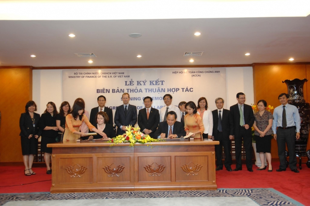 Bộ Tài chính Nước CHXHCN Việt Nam và Hiệp hội Kế toán Công chứng Anh ACCA ký kết Thỏa thuận hợp tác về chương trình phối hợp tổ chức thi Kiểm toán viên chuyên nghiệp tại Việt Nam 