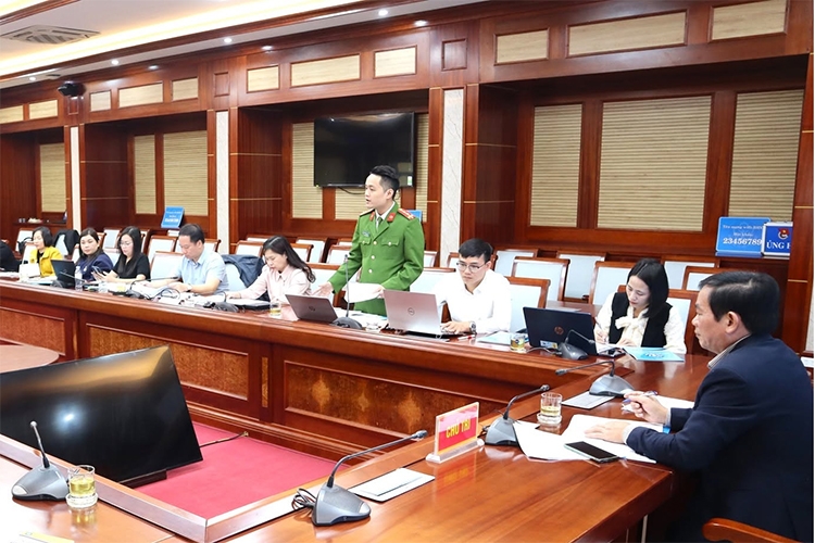 Một cuộc họp bàn giải pháp xử lý đơn vị chậm đóng, nợ đọng bảo hiểm xã hội, bảo hiểm y tế trên địa bàn tỉnh Nghệ An.