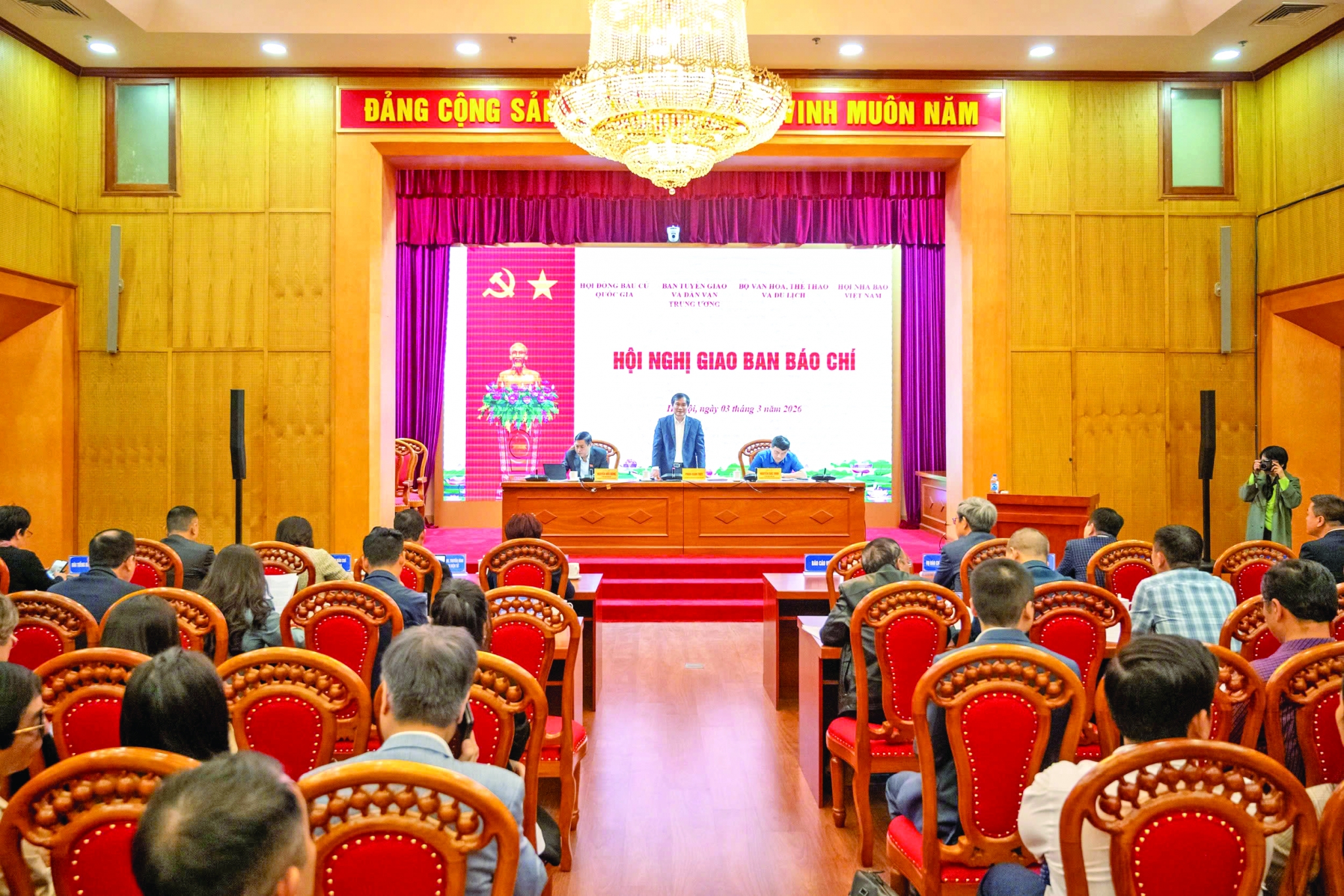 Chuyển mạnh sang truyền thông tương tácđa chiều, thuyết phục, lan toả (*) Chuyển mạnh sang truyền thông tương tác đa chiều, thuyết phục, lan toả (*)