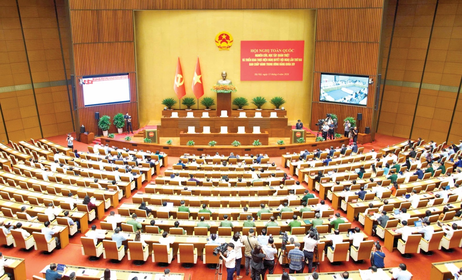 Chuyển mạnh sang truyền thông tương tácđa chiều, thuyết phục, lan toả (*) Chuyển mạnh sang truyền thông tương tác đa chiều, thuyết phục, lan toả (*)