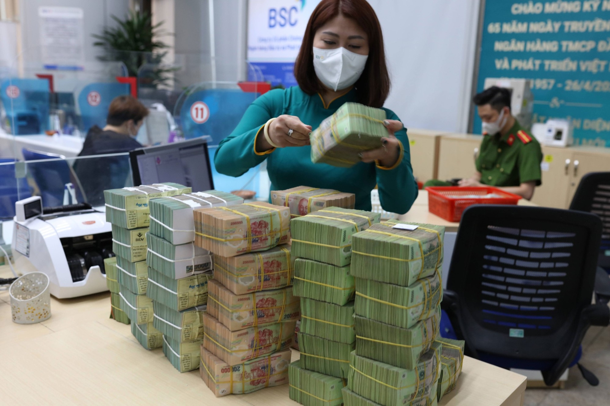 Nới trần thanh khoản, ngân hàng có thêm dư địa giảm lãi suất