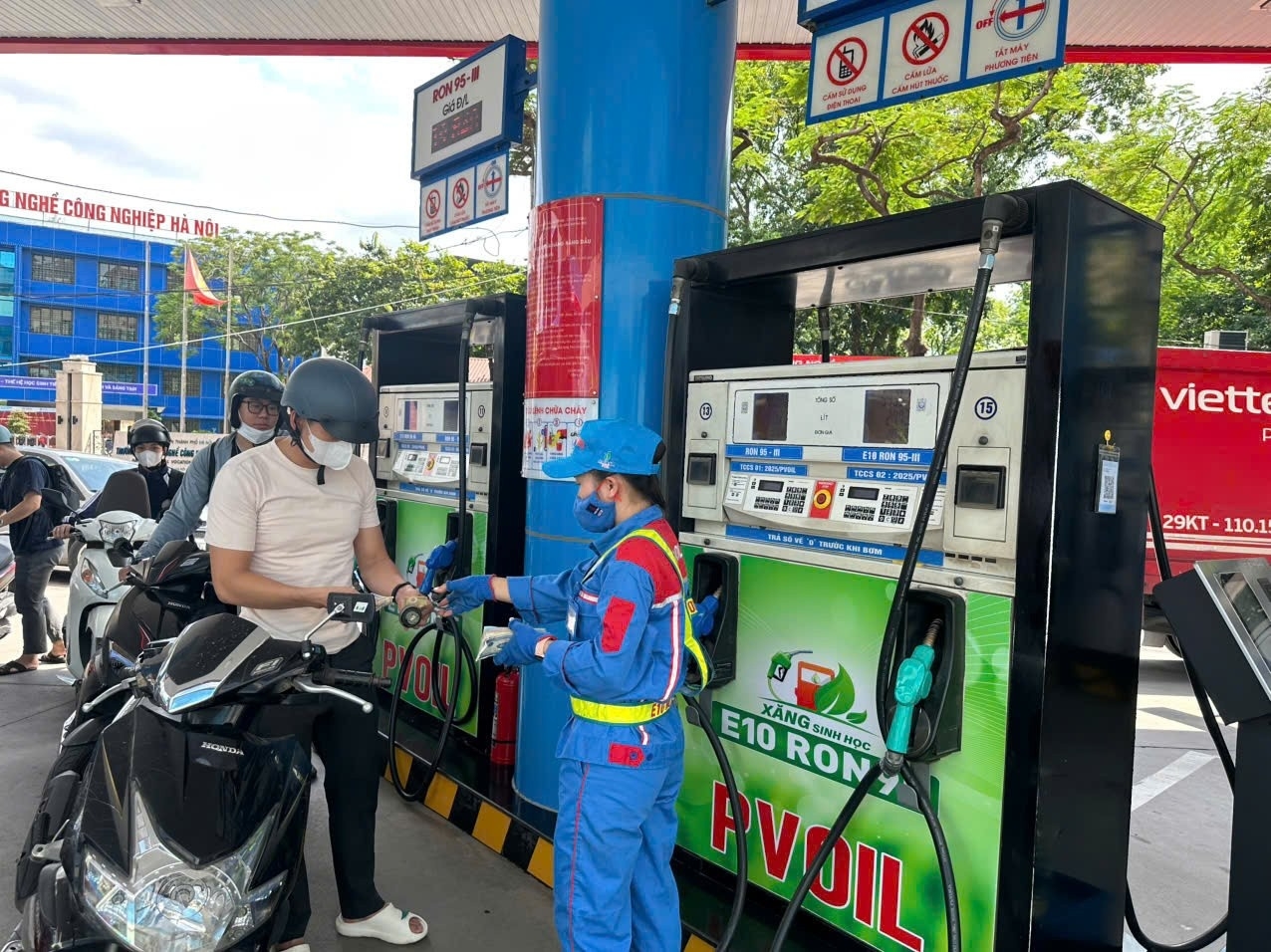 Đề xuất duy trì thuế nhập khẩu xăng dầu 0% đến hết tháng 9/2026