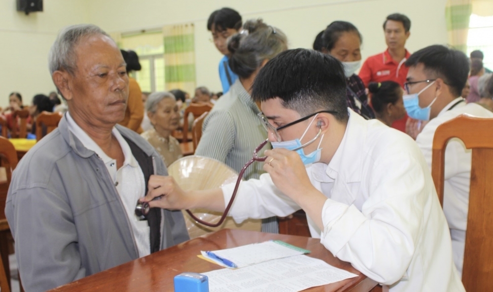 Vĩnh Long: Người dân vui mừng trước thông tin mở rộng quyền lợi bảo hiểm y tế