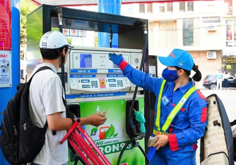 Kết hợp giữa sản xuất và nhập khẩu nhằm bảo đảm lộ trình sử dụng xăng sinh học