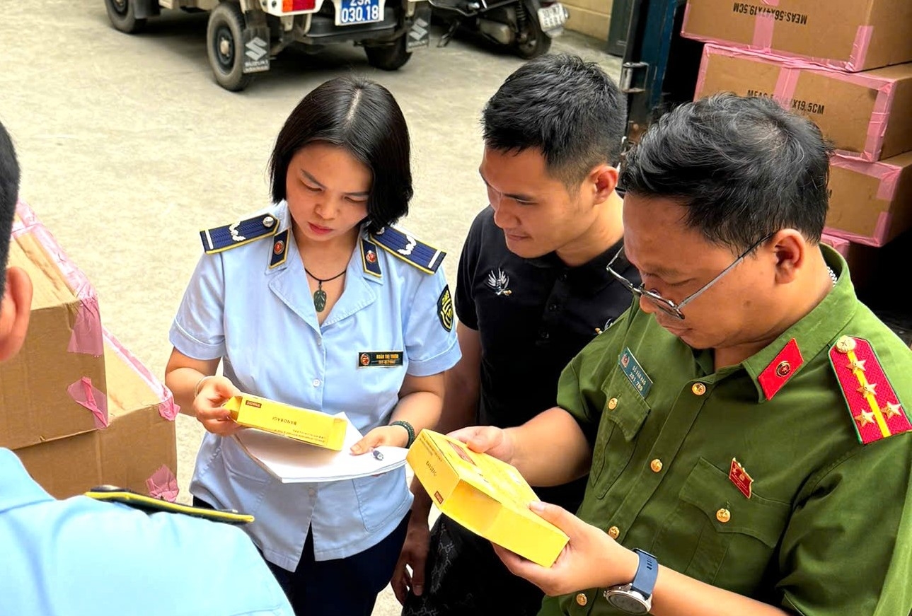 Xây dựng hệ thống dữ liệu kiểm soát hàng hóa trên không gian mạng