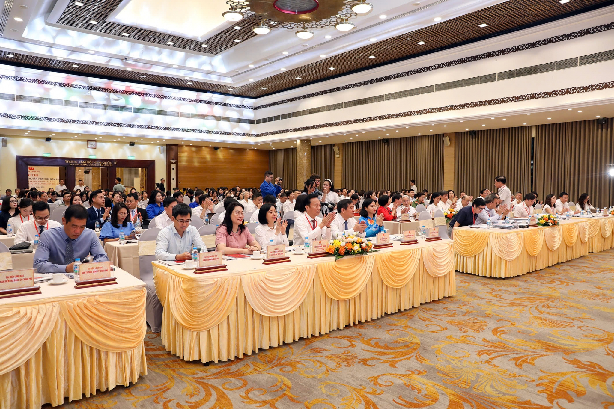 Báo cáo viên thời kỳ mới: Truyền niềm tin, lan tỏa khát vọng, thúc đẩy hành động vì phát triển đất nước Báo cáo viên thời kỳ mới: Truyền niềm tin, lan tỏa khát vọng, thúc đẩy hành động vì phát triển đất nước