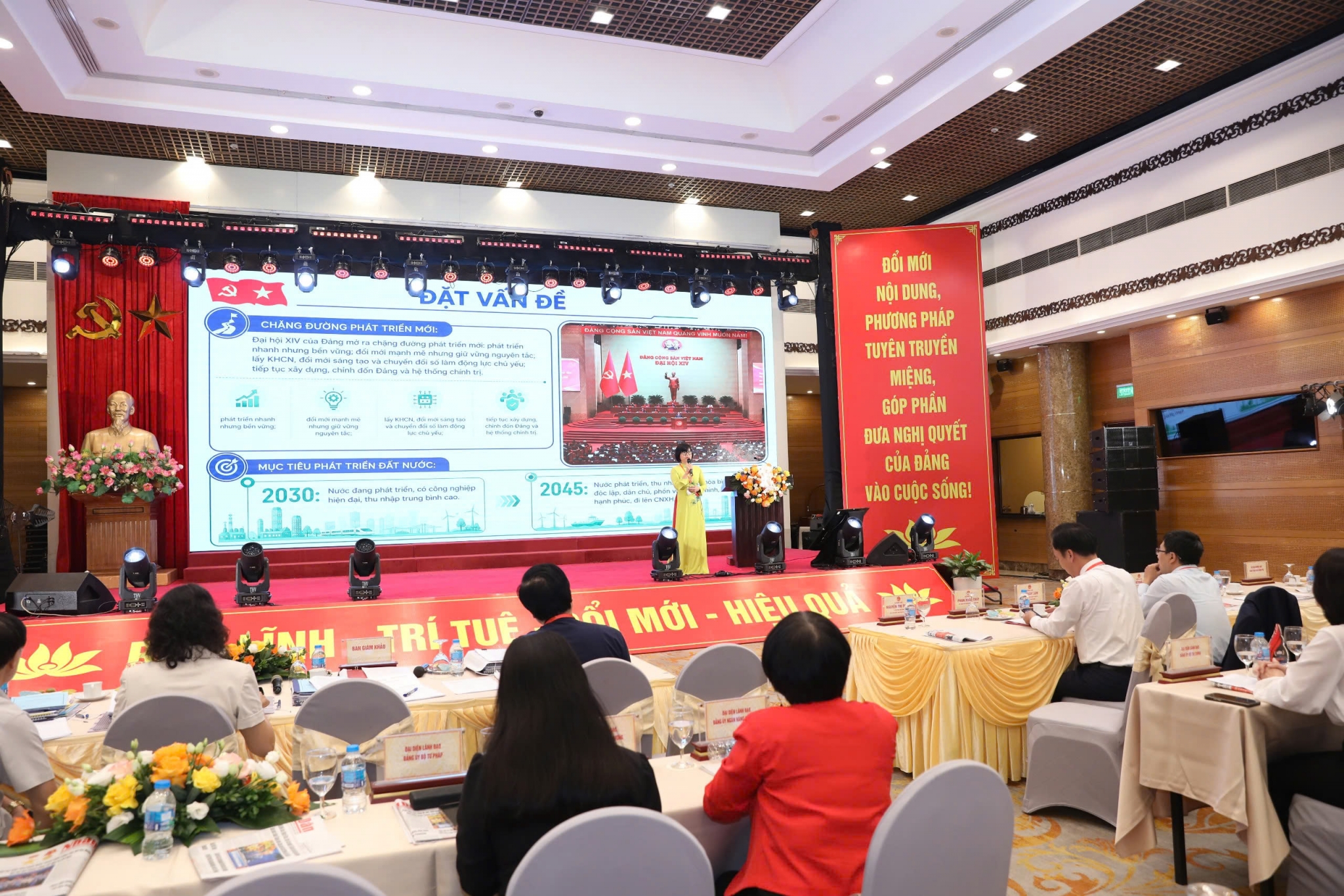 Báo cáo viên thời kỳ mới: Truyền niềm tin, lan tỏa khát vọng, thúc đẩy hành động vì phát triển đất nước Báo cáo viên thời kỳ mới: Truyền niềm tin, lan tỏa khát vọng, thúc đẩy hành động vì phát triển đất nước