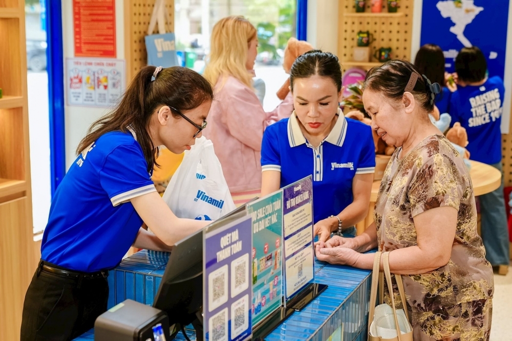 Vinamilk cùng 2 doanh nghiệp chia cổ tức, thưởng cổ phiếu cho cổ đông Vinamilk cùng 2 doanh nghiệp chia cổ tức, thưởng cổ phiếu cho cổ đông