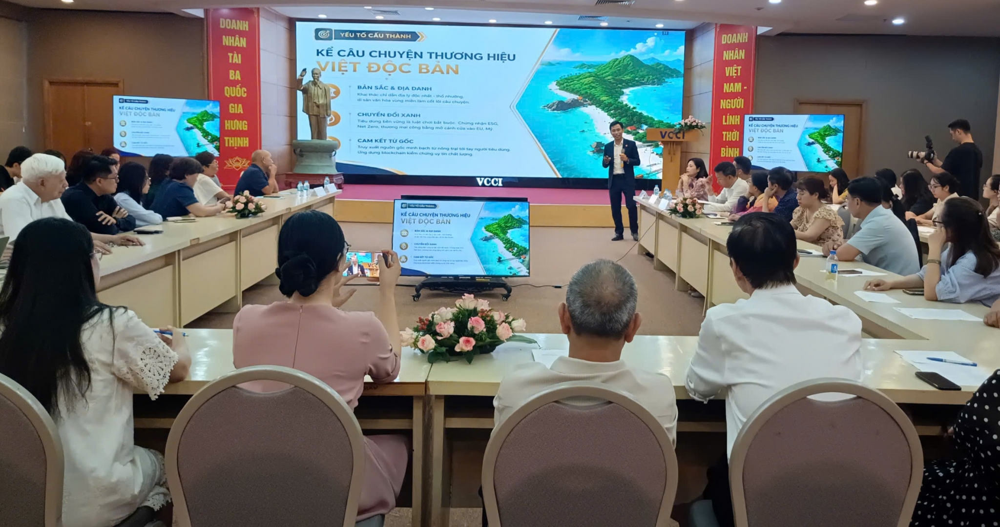 TS. Nguyễn Thanh Hoàn, Chuyên gia cao cấp về quản trị doanh nghiệp, Phó Viện trưởng Viện Khoa học và Hợp tác nghiên cứu ASEAN 
