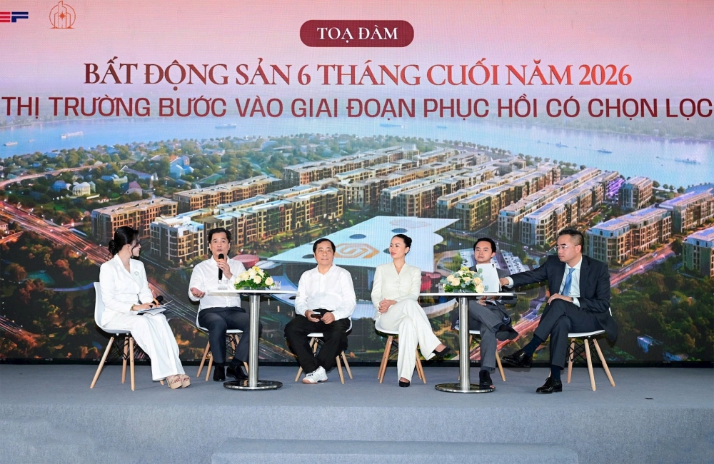 Các diễn giả chia sẻ tại hội thảo. Ảnh: BTC Bất động sản 6 tháng cuối năm 2026: Dòng tiền tìm về giá trị thực