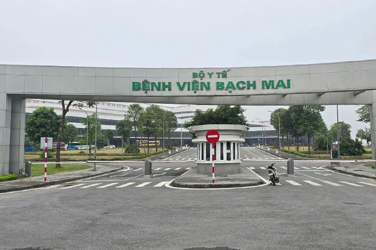 Giám đốc Bệnh viện Bạch Mai và Bệnh viện Việt Đức sẽ ký hợp đồng khám chữa bệnh bảo hiểm y tế cho cả cơ sở Hà Nội và cơ sở Ninh Bình.