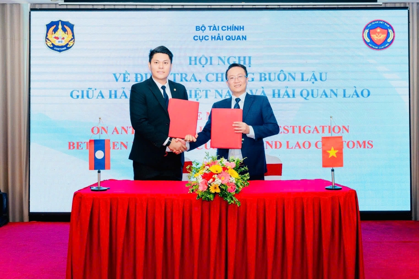 Hải quan Việt Nam và Hải quan Lào tăng cường hợp tác chống buôn lậu