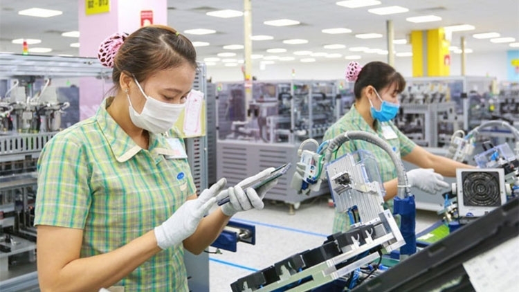 ngành điện tử tiếp tục giữ vai trò là ngành xuất khẩu chủ lực của nền kinh tế, đóng góp trên 30% tổng kim ngạch xuất khẩu cả nước.