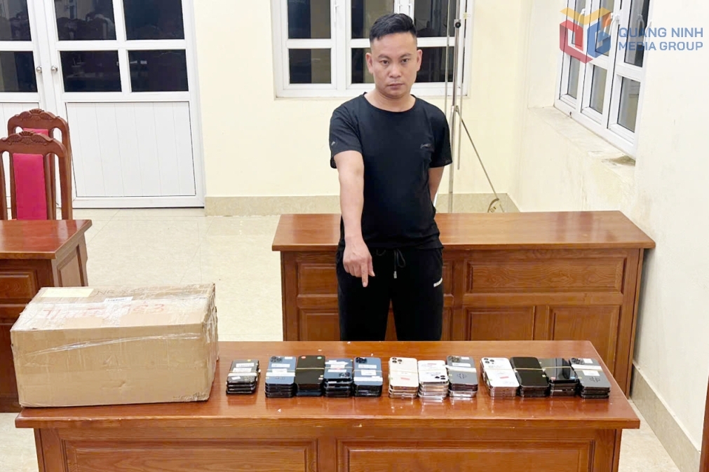 Truy tố 2 bị can trong vụ vận chuyển trái phép 117 chiếc điện thoại iPhone