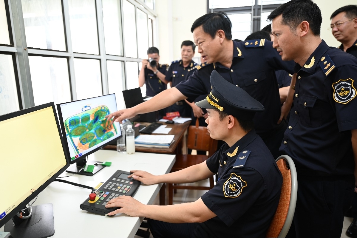 Sửa Luật Hải quan, Luật Đầu tư theo hướng cắt giảm mạnh thủ tục, tạo thuận lợi cho doanh nghiệp