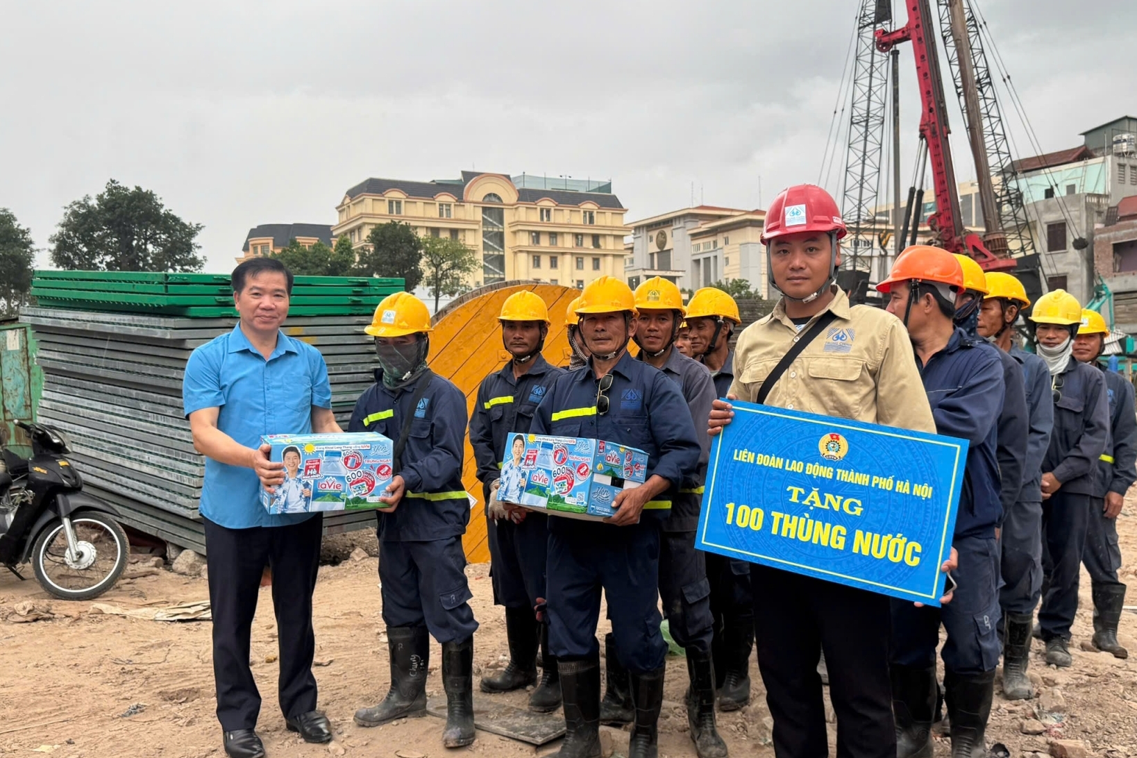 Công đoàn Thủ đô tiếp sức công nhân trên các công trình trọng điểm