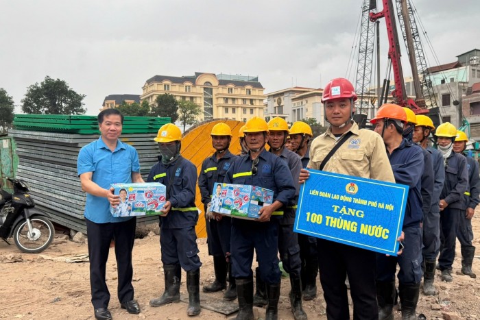 Công đoàn Thủ đô tiếp sức công nhân trên các công trình trọng điểm