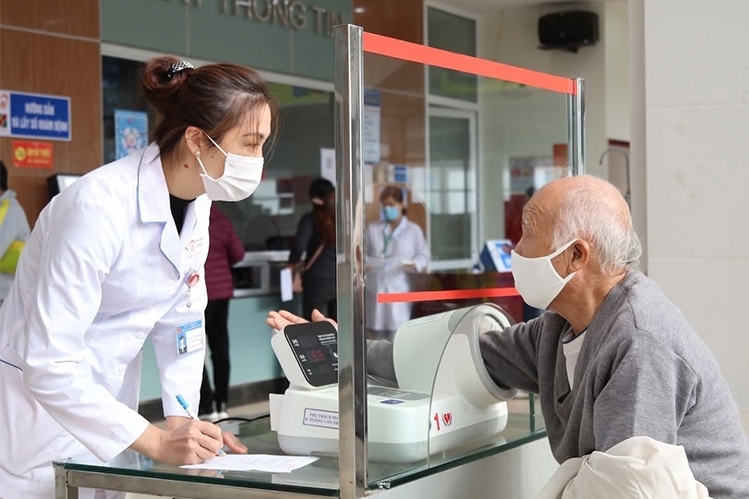 Ai được quỹ bảo hiểm y tế chi trả 100% chi phí khám chữa bệnh?