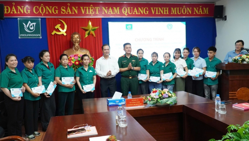 Những tấm thẻ bảo hiểm y tế trao đi, những niềm tin ở lại