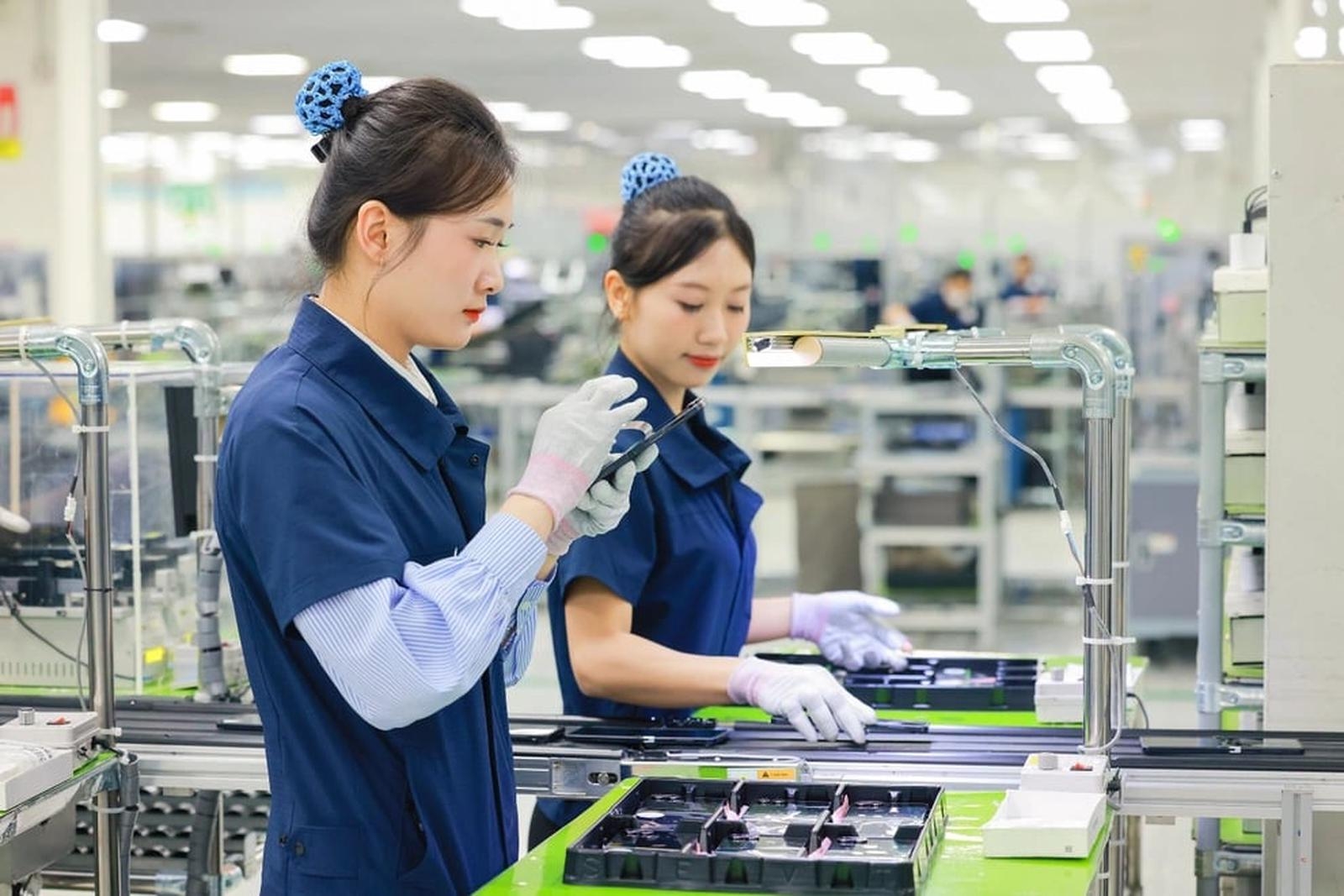 Việt Nam gia nhập nhóm thu nhập trung bình cao: Động lực mới cho cải cách và tăng trưởng Việt Nam gia nhập nhóm thu nhập trung bình cao: Động lực mới cho cải cách và tăng trưởng