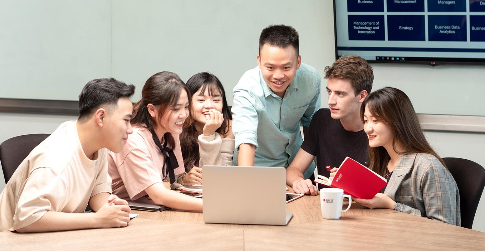Nhà nước đã có các chính sách xã hội hóa trong lĩnh vực giáo dục, và các chính sách này đã phát huy tác dụng tích cực trong việc thu hút nguồn lực xã hội, giảm áp lực cho khu vực công lập và mở rộng cơ hội tiếp cận giáo dục. 