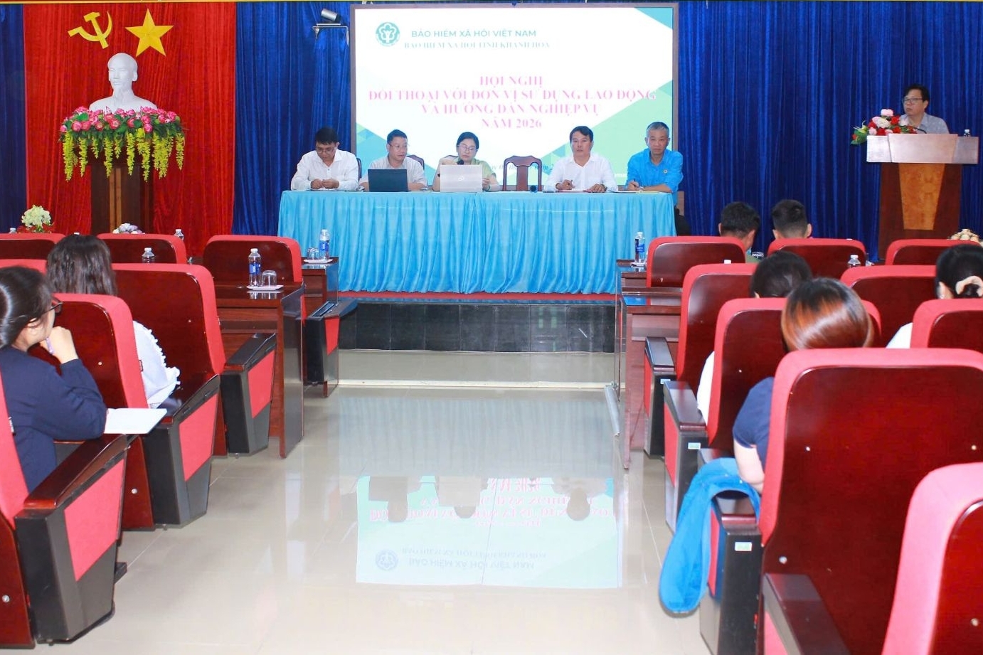 Khánh Hòa tăng cường đối thoại, hướng dẫn chính sách bảo hiểm xã hội đến doanh nghiệp