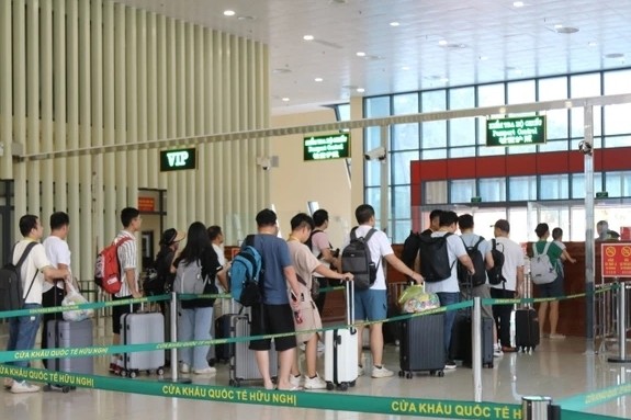 Tạm hoãn xuất cảnh với cá nhân nợ thuế từ 50 triệu đồng trở lên quá 120 ngày