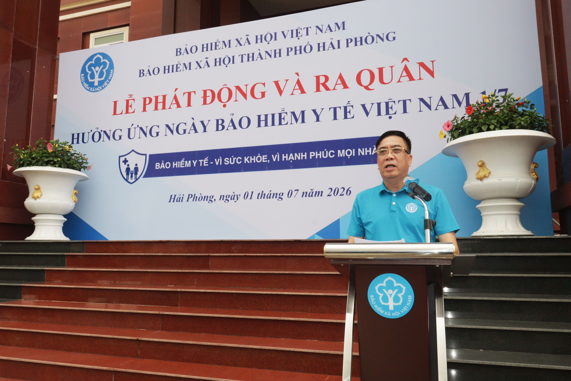Phát động, ra quân và tổ chức đợt thi đua cao điểm phát triển người tham gia bảo hiểm y tế