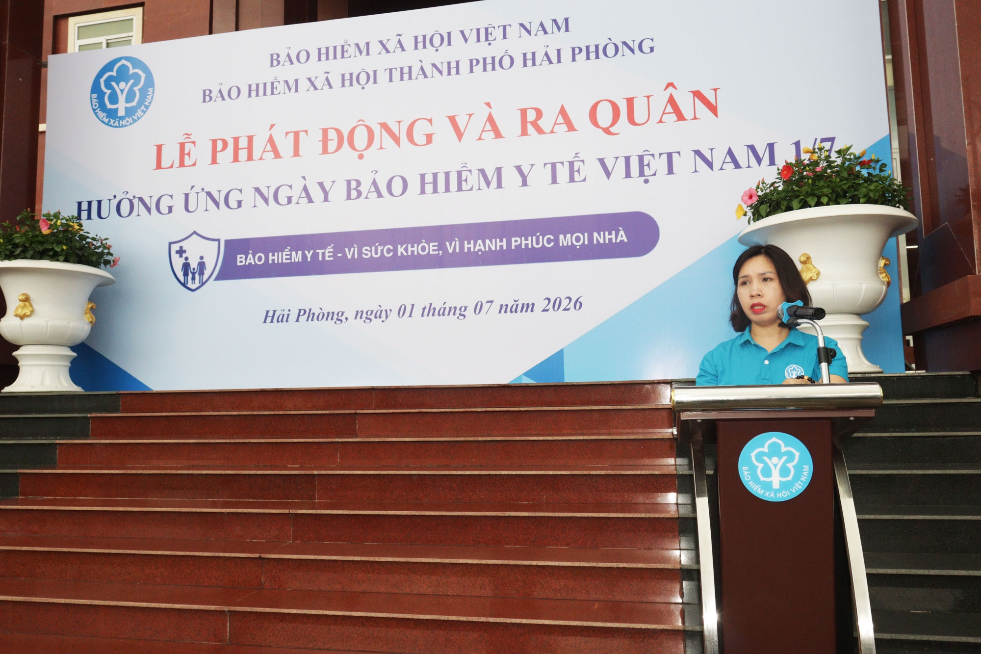 Phát động, ra quân và tổ chức đợt thi đua cao điểm phát triển người tham gia bảo hiểm y tế