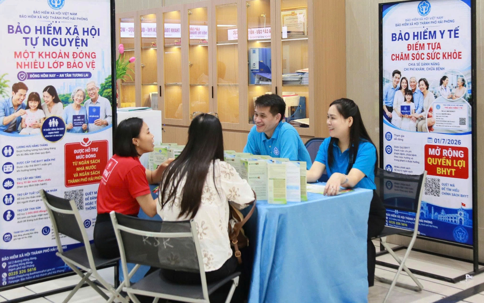 Phát động, ra quân và tổ chức đợt thi đua cao điểm phát triển người tham gia bảo hiểm y tế
