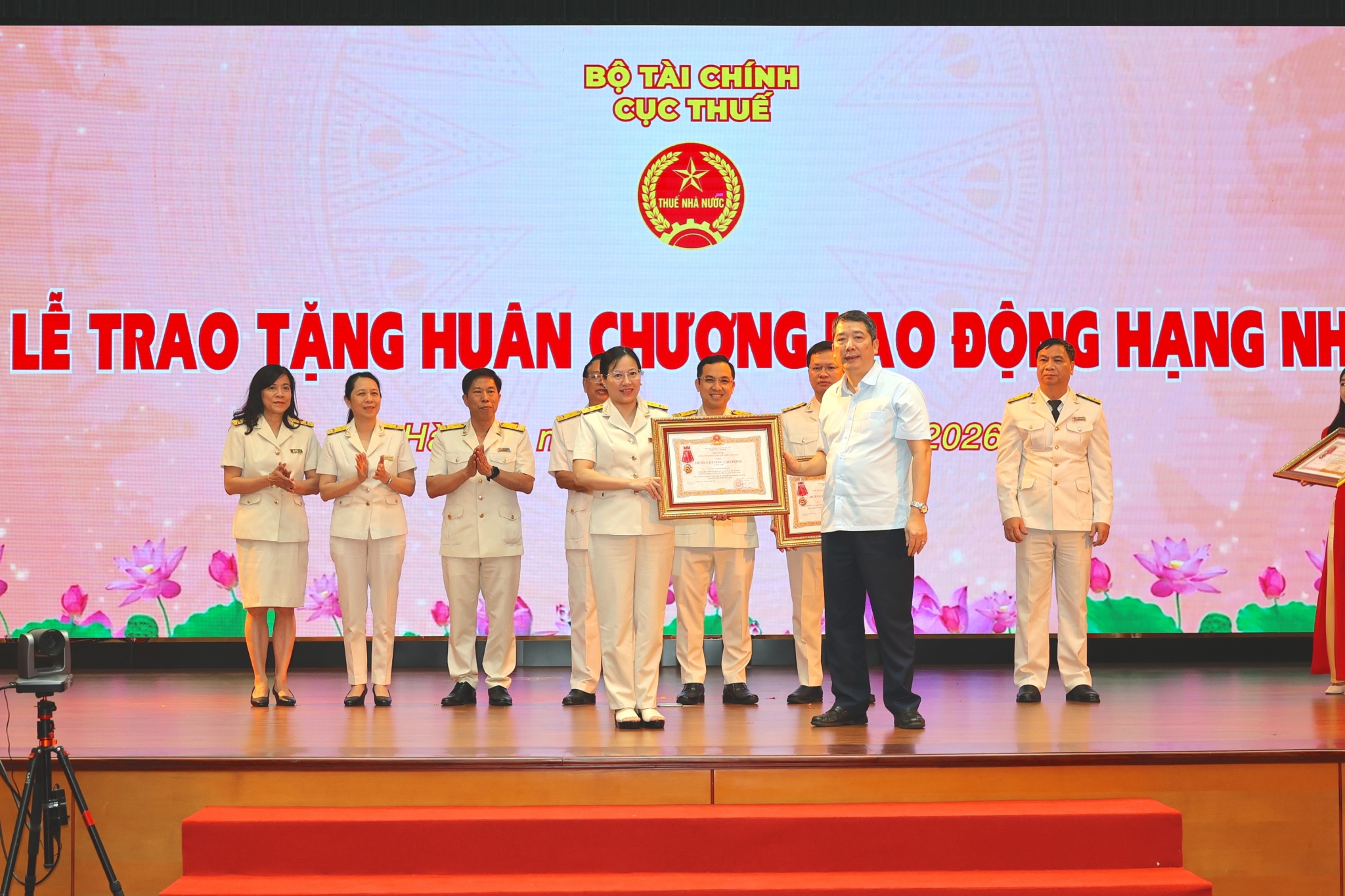 Thu ngân sách 6 tháng của ngành Thuế bứt phá nhờ chuyển đổi số và trí tuệ nhân tạo (AI)