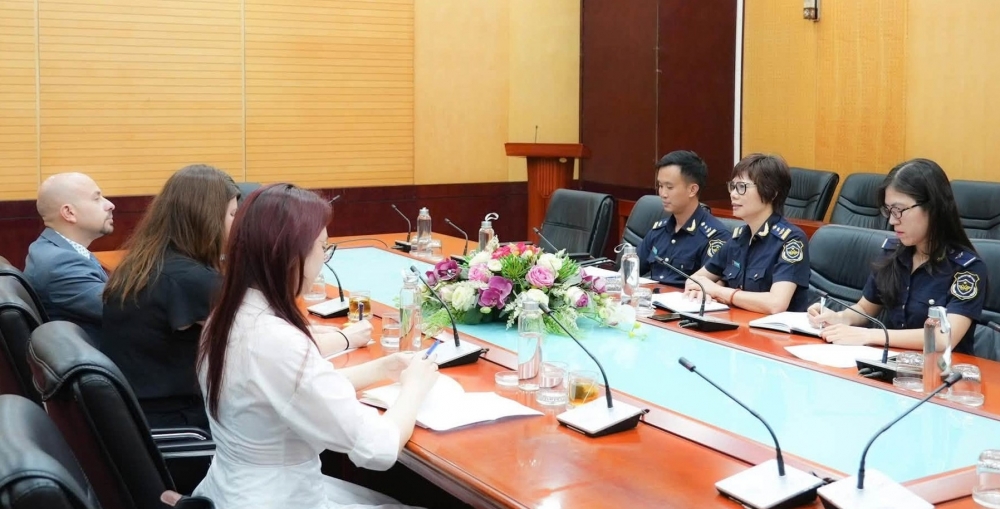 Quang cảnh buổi tiếp và làm việc.