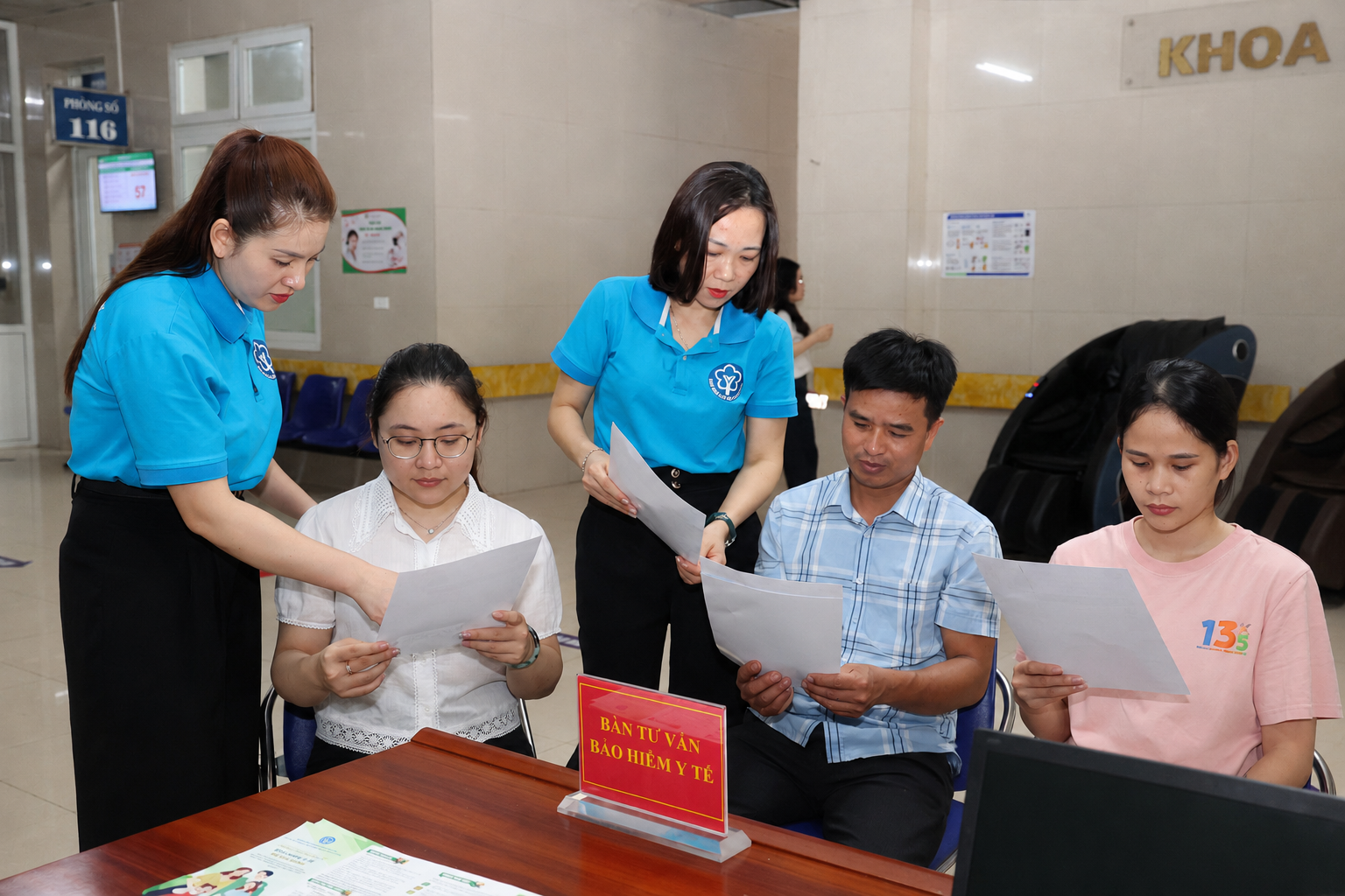 Mô hình mới đưa chính sách bảo hiểm y tế đến gần người dân