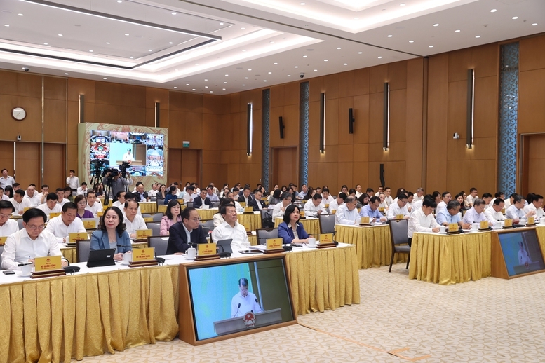 Bộ trưởng Ngô Văn Tuấn: Kinh tế 6 tháng đầu năm tăng 8,18%, tạo nền tảng hoàn thành mục tiêu năm 2026 Bộ trưởng Ngô Văn Tuấn: Kinh tế 6 tháng đầu năm tăng 8,18%, tạo nền tảng hoàn thành mục tiêu năm 2026