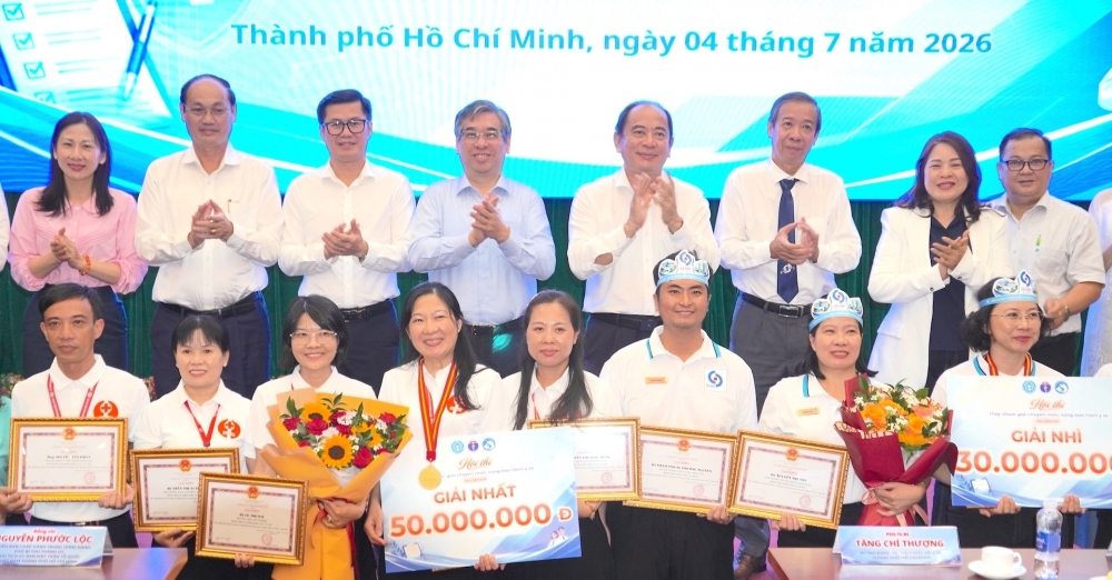 Thầy thuốc hiện đại không chỉ giỏi chuyên môn mà cần phải vững bảo hiểm y tế