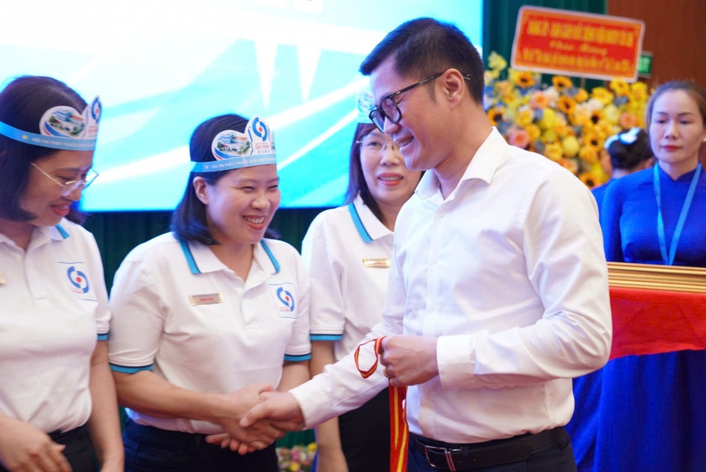 Thầy thuốc hiện đại không chỉ giỏi chuyên môn mà cần phải vững bảo hiểm y tế